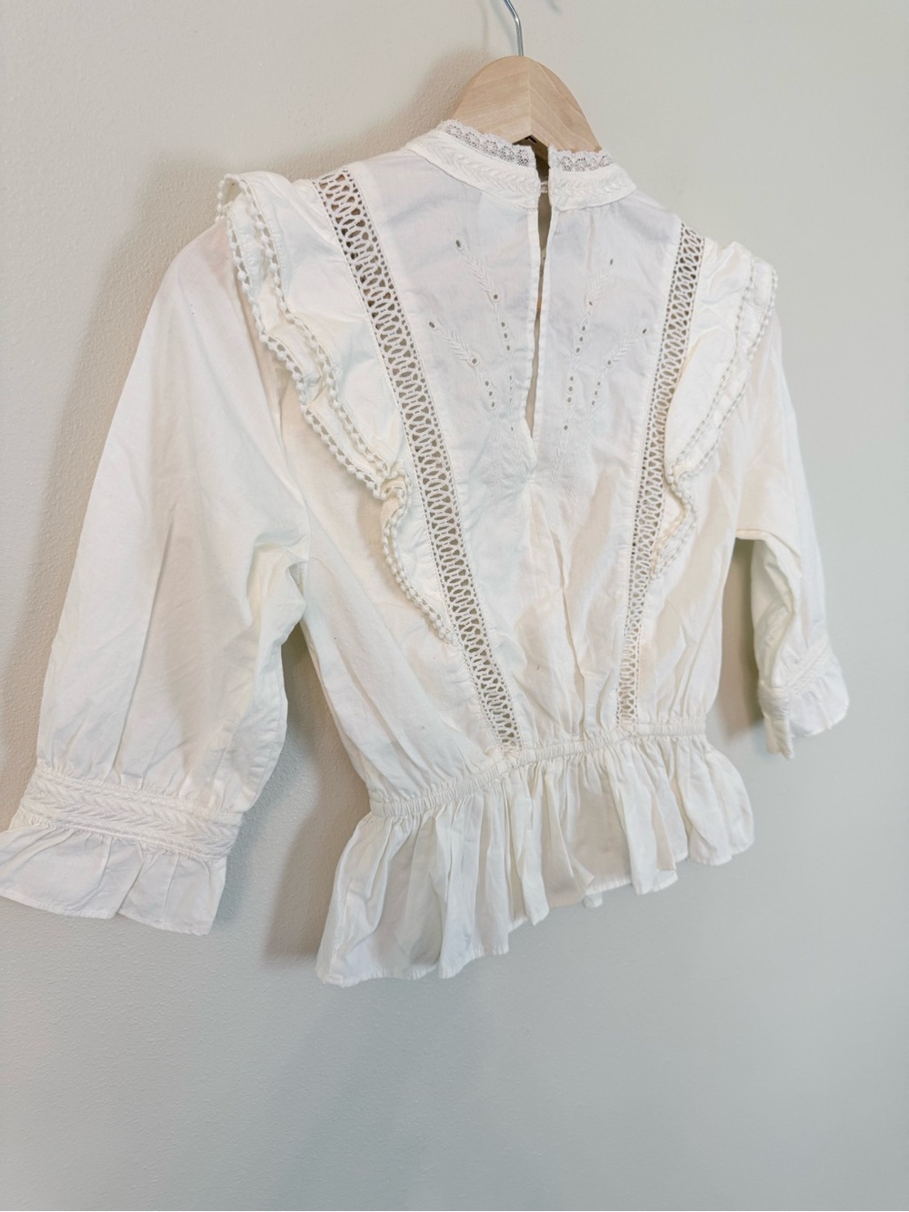 Aritzia Sunday Best Britta Blouse Ivory Eyelet Ruffle XXS Victorian Cottage Boho - Picture 9 of 11